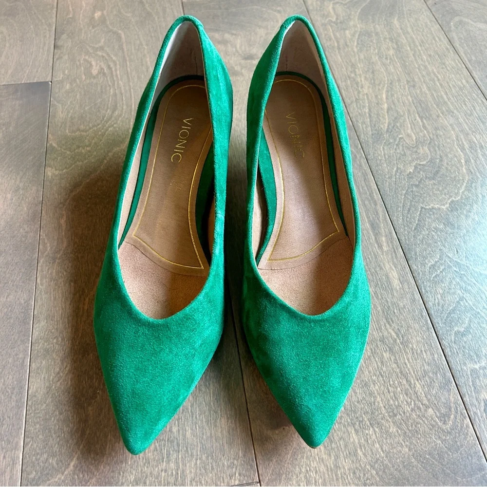 Vionic Josie Kitten Heel Emerald Suede Size 7 EUC